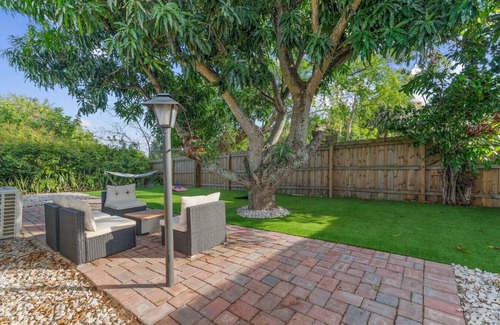 Poiciana Park II House | Charming 2 Bed 1 Bath Cottage in WPB
