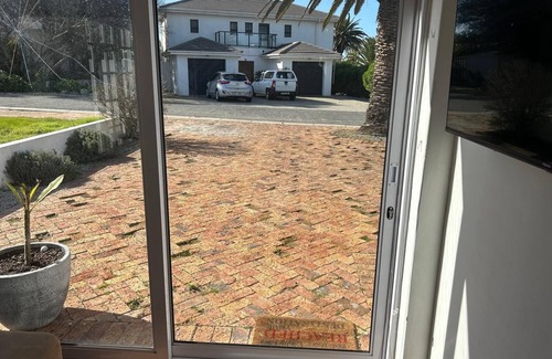 Stompneusbaai Cottage | Charming 2-bedroom cottage in enchanting St Helena Bay-Sandy Cheeks at the Beach