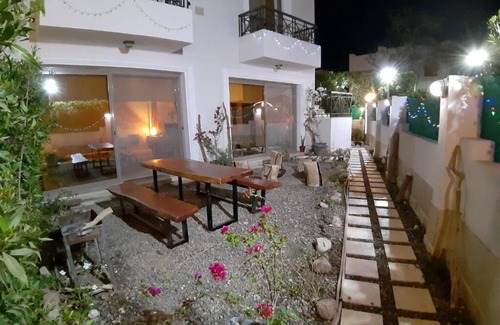 El Hadaba Apartment | Charming 2 Bedroom Apartment 5 minutes walking to the beach