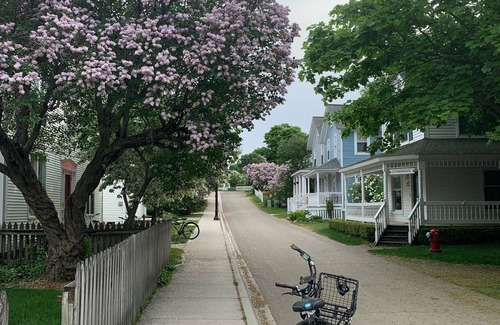 Mackinac Island State Park Cottage | Charming 2-bedroom cottage in lovely Mackinac Island with WiFi