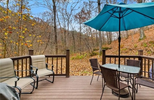 Eureka Springs Cabin | Charming 2 bedroom 2 bath cabin in lovely Eureka Springs