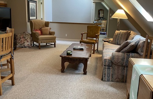 Harbor Springs House | Charming 2-bedroom townhome with WiFi, AC in Harbor Springs