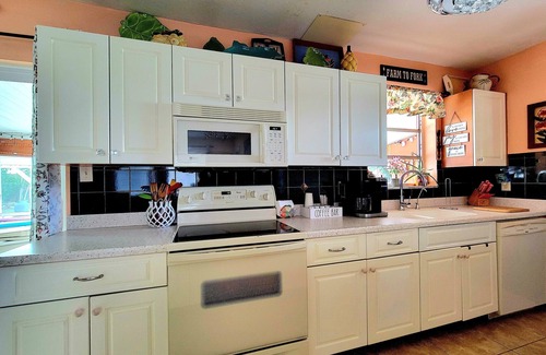 Port Charlotte - Charlotte Harbor House | Charming 2-bedroom house in beautiful Port Charlotte with Pool, Hot tub, & WiFi