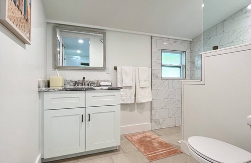 Tarpon Springs House | Charming 2-bedroom house with AC and WiFi in beautiful Tarpon Springs
