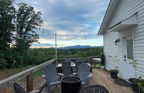 Tigerville House | Charming 2-bedroom house with beautiful mountain views in lovely Travelers Rest.