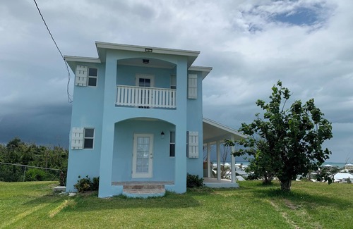 Lubbers Quarters Cay House | Charming 2-bedroom house with Hill-top views on Pelican Shores.