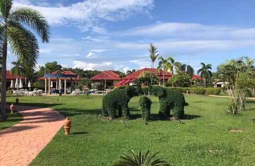 Rayong Villa | Charming 2-bedroom villa in lovely Tambon Klaeng with WiFi, AC. Near the beach.