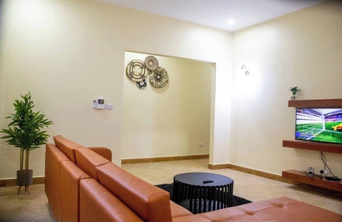 Mikocheni House | Charming 2-bedroom house in beautiful Mbezi Beach, Dar es Salaam with WiFi, AC