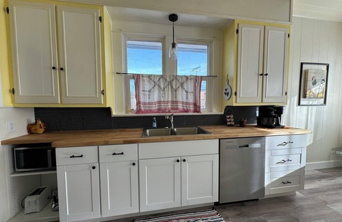 Downtown Klamath Falls House | Charming 2-bedroom house in welcoming Klamath Falls with WiFi, AC