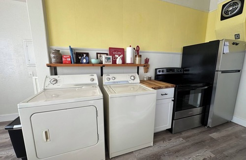 Downtown Klamath Falls House | Charming 2-bedroom house in welcoming Klamath Falls with WiFi, AC
