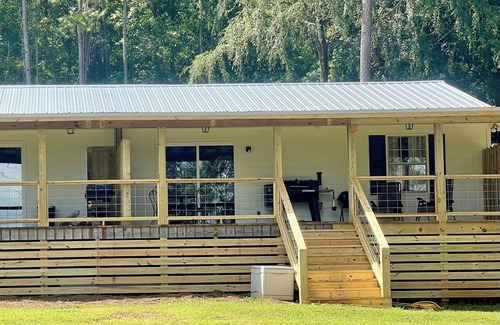 Milledgeville Apartment | Charming 2-bedroom lakeside apartment with access to beautiful Lake Sinclair.
