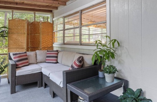 Vancleave House | Charming 2-bedroom house near boat launch and water with WiFi in Vancleave