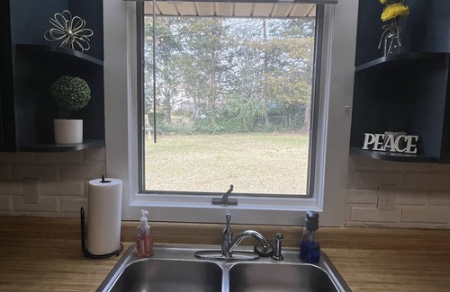 Warner Robins House | Charming 2-bedroom house in Warner Robins with WiFi and AC