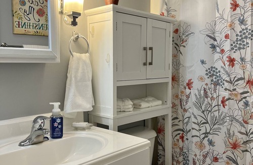 Mentor House | Charming 2 Bedroom 1 Bath First Floor Ranch Condo