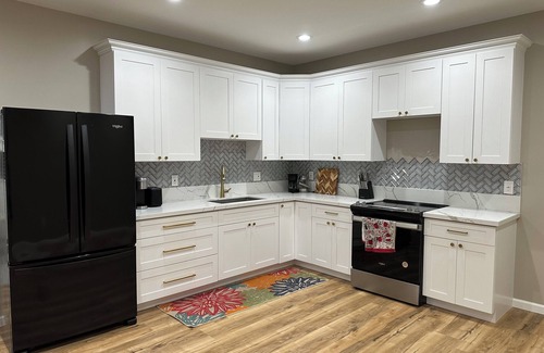 Pearl City House | Charming 2-bedroom 2 bath in Pearl City with AC, minimum 30 continues day stay