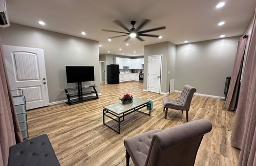 Pearl City House | Charming 2-bedroom 2 bath in Pearl City with AC, minimum 30 continues day stay