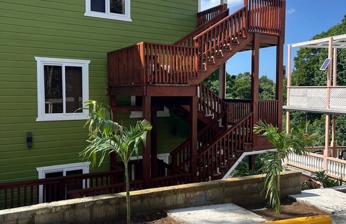 Half Moon Bay Apartment | Charming 2-bedroom, 3 bed apartment, AC, WiFi, free parking in lovely West End