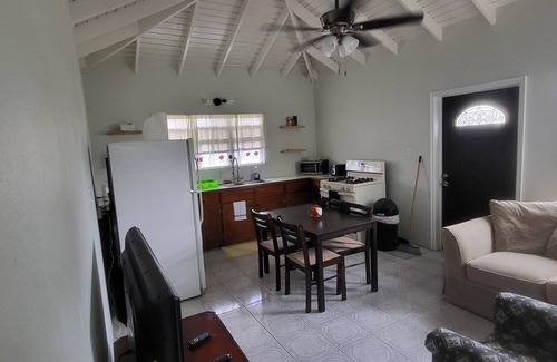 Newcastle Apartment | Charming 2-bedroom apartment in New Castle with WiFi, AC and full laundry