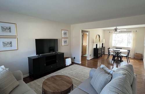 Roselawn Finance Apartment | Charming 2-Bedroom Apartment in Cincinnati