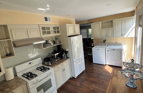 Morristown Apartment | Charming 2-bedroom apartment with WiFi, AC in tranquil Morristownn