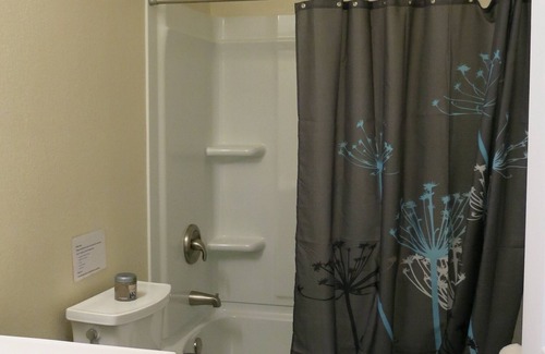 Moose Creek Apartment | Charming 2-bedroom apartment with WiFi in Moose Creek -.5 mile from of EAFB-H #3