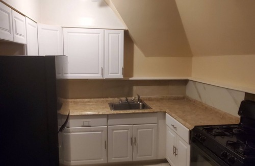 Plainfield Apartment | Charming 2-bedroom apartment in nice Historic Plainfield with WiFi, AC.