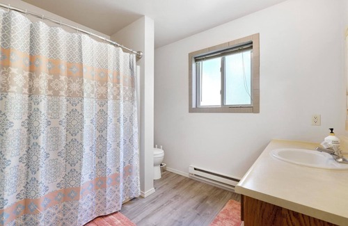 Twin Falls Apartment | Charming 2-bedroom apartment in fantastic Twin Falls with WiFi, AC