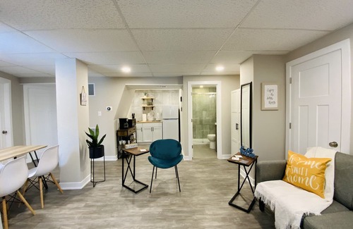 Valparaiso Apartment | Charming 2 Bedroom Apt. Close to Valparaiso University Short-Term Stay