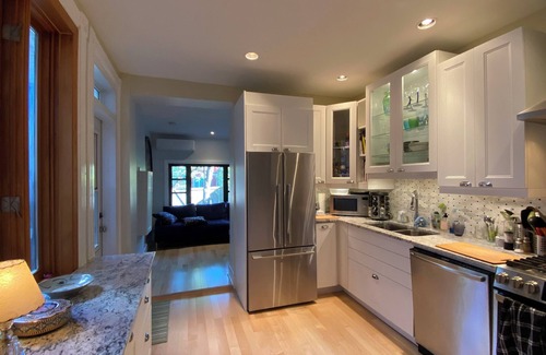 Outremont Apartment | Charming 2-bedroom apt with WiFi, AC , back yard in excellent Plateau Montréal