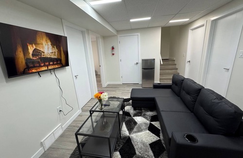 Transcona Apartment | Charming 2-bedroom apartment in wonderful Devonshire area of Winnipeg with WiFi