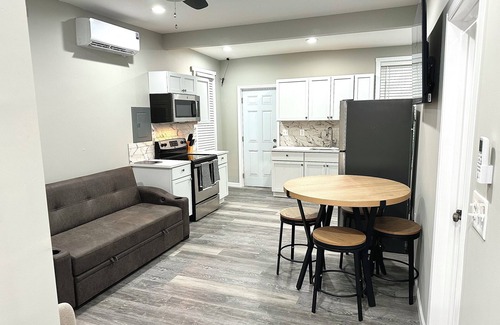 Baltimore Apartment | Charming 2-bedroom apartment in cool Baltimore with AC, WiFi
