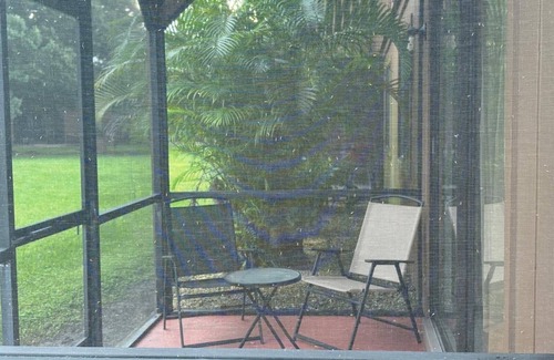 Clewiston Apartment | Charming 2-bedroom apartment in lovely Clewiston with AC, WiFi