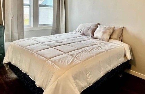 Manitowoc Apartment | Charming 2 Bedroom Apt in Manitowoc!
