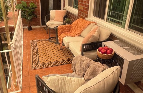 Canarsie Apartment | Charming 2-bedroom apartment with WiFi, AC in wonderful Brooklyn