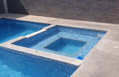 Salinas Apartment | Charming 2-bedroom apartment with AC, WiFi in delightful Salinas