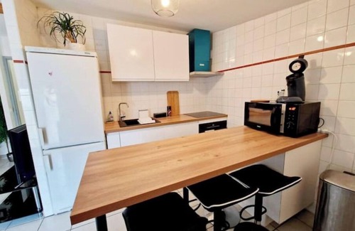 Chateauvert Apartment | Charming 2-bedroom apartment 400m from station center