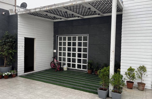 Bhowanipore Apartment | Charming 2-bedroom apartment with open terrace in central Kolkata with WiFi, AC