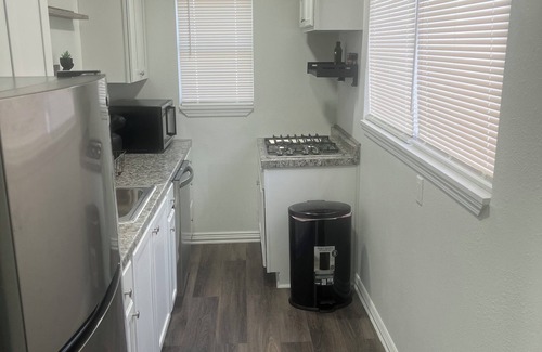 South Central Houston Apartment | Charming 2-bedroom apartment with WiFi, AC in enchanting Houston.