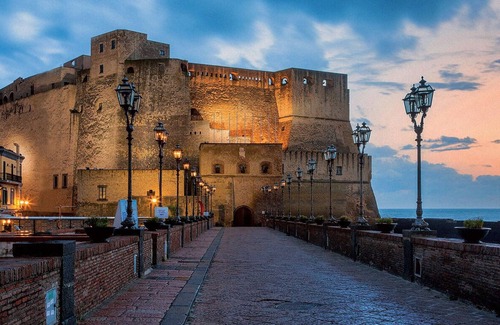 Vasto Apartment | Charming 2-bedroom apartment with WiFi, AC in Napoli