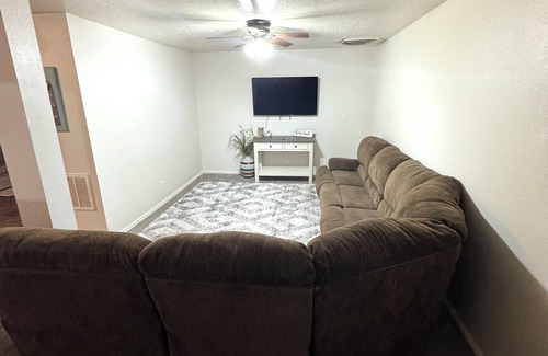 Beaver Apartment | Charming 2-bedroom apartment in lovely downtown Beaver with WiFi