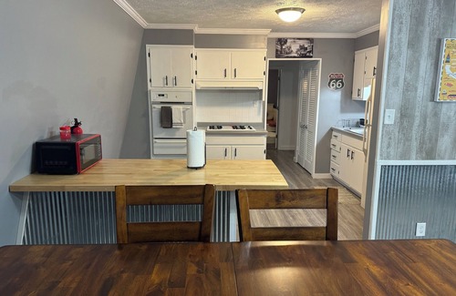 Benton Apartment | Charming 2-bedroom apartment near Rend Lake