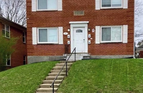 Dayton Apartment | Charming 2-bedroom apartment with WiFi, AC in nice Dayton [Apt 1]