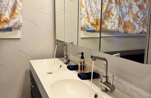 Virginia Village Apartment | Charming 2-bedroom apartment with AC, WiFi Near Cherry Creek, Denver