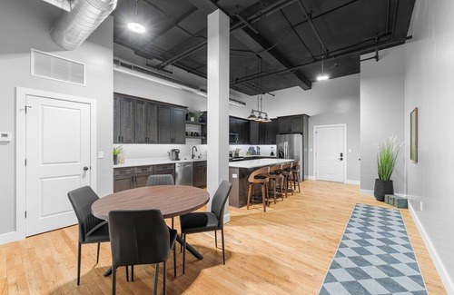 Salina Apartment | Charming 2-bedroom apartment with WiFi, AC in delightful downtown Salina