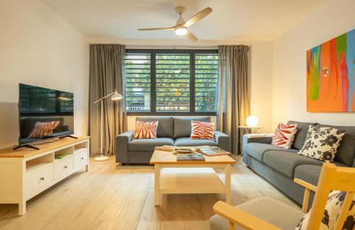 Los Remedios Apartment | Charming 2 Bedroom Apartment with FREE PARKING close to Torre del Oro by Ocityzen