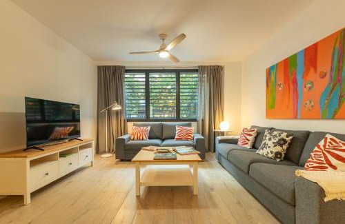 Los Remedios Apartment | Charming 2 Bedroom Apartment with FREE PARKING close to Torre del Oro by Ocityzen