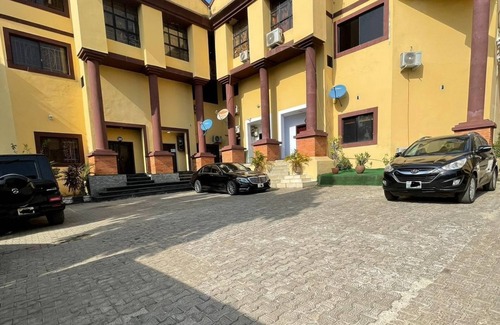 Wuse 2 Apartment | Charming 2-bedroom apartment with AC, WiFi in British town wuse 2 Abuja.