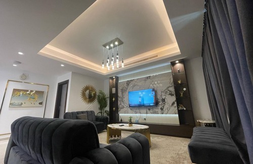 Lagos Apartment | Charming 2-bedroom apartment with WiFi, AC in [Eko Atlantic, Eko Pearl Towers]