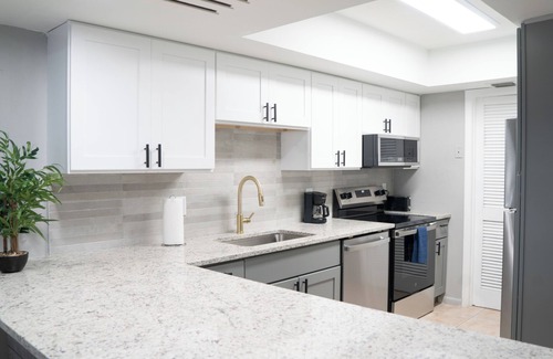 San Carlos Park House | Charming 2-bedroom bungalow minutes to RSW, FGCU and Miramar Outlets