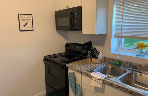 Petersburg House | Charming 2-bedroom Boho Chic house with AC and WiFi in Petersburg